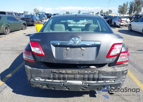 2011 Toyota Camry Xle z USA, uszkodzony, nr VIN 4T1BF3EK9BU231554
